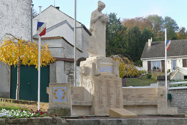 *** (2) Méréville. Le Monument aux morts.