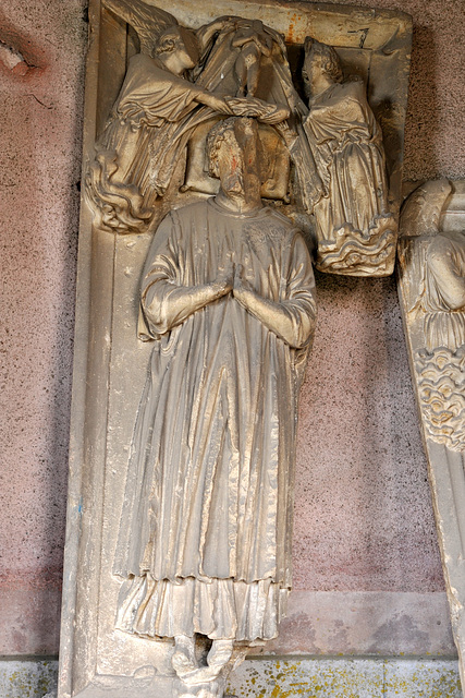 Gisant d'un ecclésiastique (XIIIe s.) de l'abbaye de Josaphat de Lèves - Eure-et-Loir