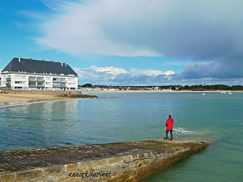 entre les averses, pluie, soleil, grêle, la mer turquoise