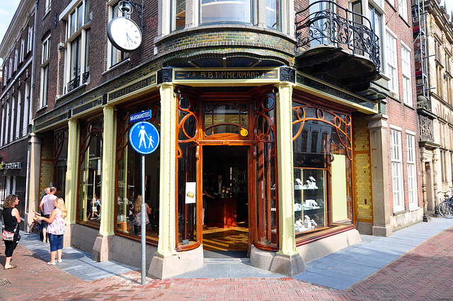 Jeweller Rob van Gerner in the old clothing store of Alb. B. Timmermann