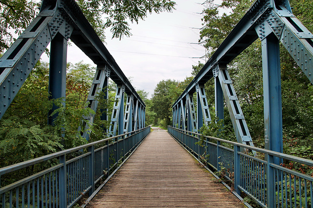 Brücke der ehem. Bahnstrecke Duisburg-Ruhrort–Dortmund über der Kleinen Emscher (Oberhausen-Buschhausen) / 6.09.2020