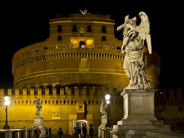 Roman night - The Angel and the fortress