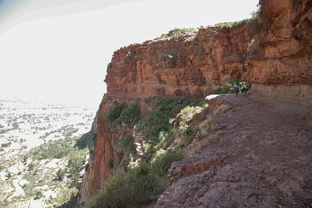 Erar to Shimbrety trek - cliff track