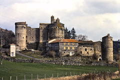 Château de Saint-Vidal (43) Avril 1980. (Diapositive numérisée).