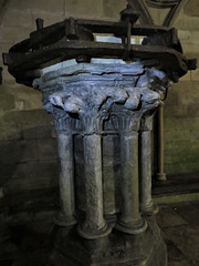 salisbury cathedral c13 chapter house pier (1)