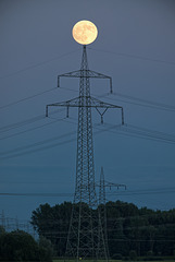 Mond sitzt auf der Spitze