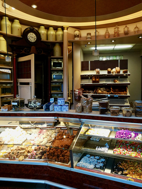 Interior of Snijers bakery