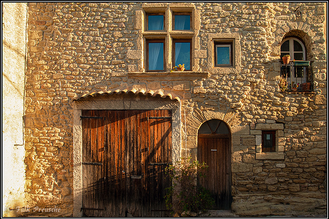 Fenster in Cornillon-Confoux