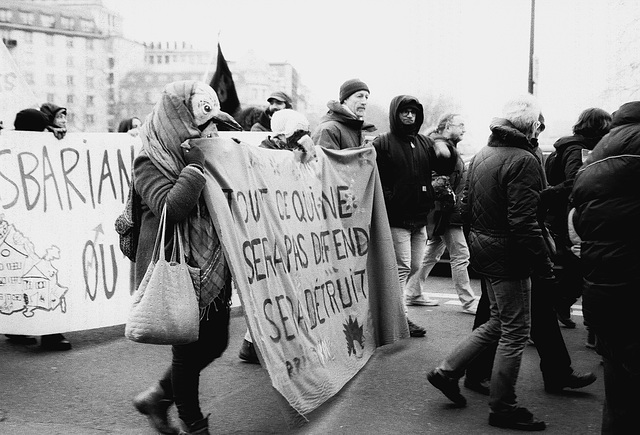 R1-06811-manif contre la loi Kasbarian