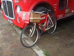 DSCF5343 Barton Transport liveried bicycle at Chilwell - 25 Sep 2016