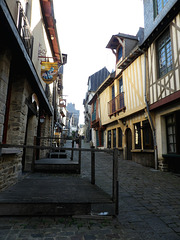 La rue d’en-bas à Vitré (35)