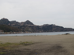 Vue sur Taormine depuis Giardini-Naxos