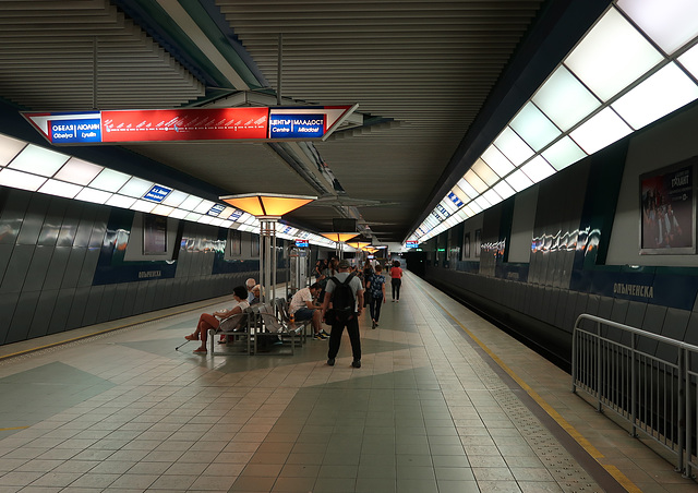 Opalchenska underground station