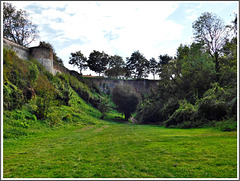 Les remparts  de Montreuil sur Mer. (62) (longs de 3 Kms)