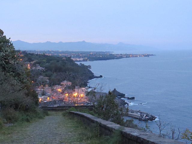 Vue sur la presqu'île d'Acireale.