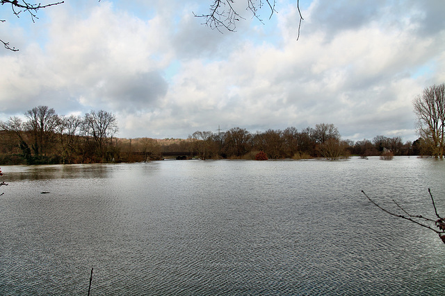 Überflutete Lippeauen bei der Bahnstrecke (Halter am See) / 26.12.2023