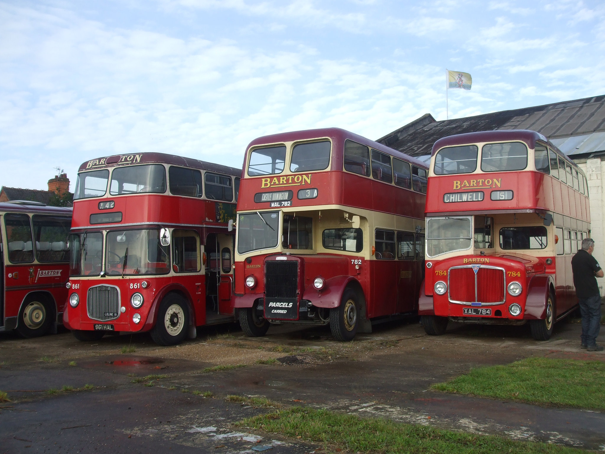 DSCF5346 Barton Transport 861 (861 HAL), 782 (WAL 782 (CWH 262)) and 784 (XAL 784) at Chilwell - 25 Sep 2016