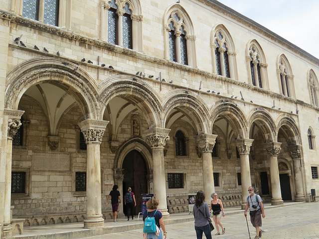 Dubrovnik : façade du palais du recteur.