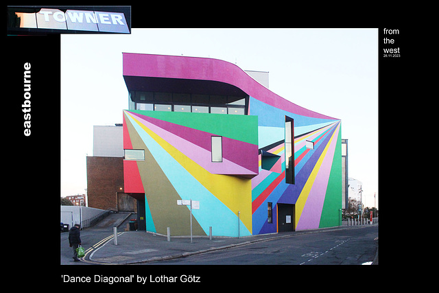 Dance Diagonal by Lothar Götz - viewed from the west - Towner Gallery - Eastbourne - 28 11 2023