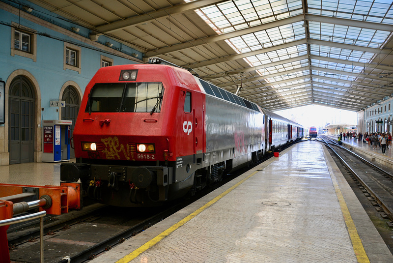 Lisbon 2018 – Santa Apolónia railway station – Engine CP 5618-2