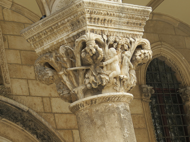 Dubrovnik, palais du recteur : chapiteau.