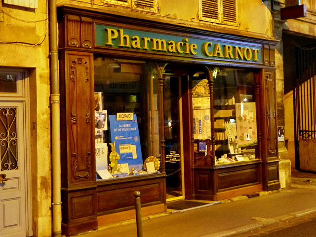 Poitiers - Pharmacie Carnot