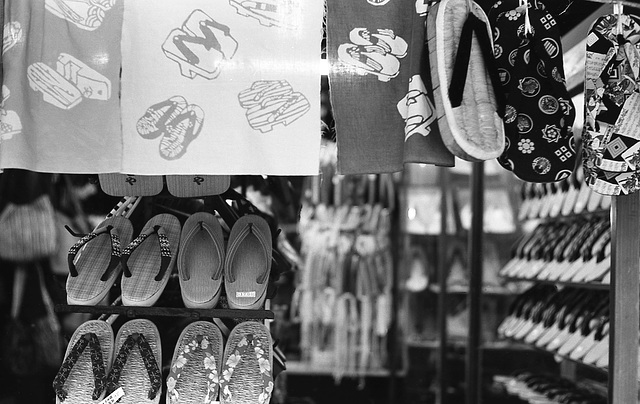 Sandals and geta shop