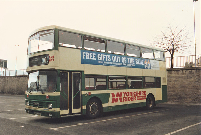 Yorkshire Rider 5220 (G620 OWR) in Huddersfield bus station – 22 Mar 1992 (158-06)