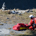 Notarzt und Patient nach der Zwischenlandung, und vor dem Flug ins Spital