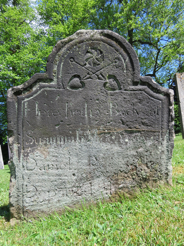 penshurst church, kent (19)c18 gravestone with arrows and hearts, susannah b?, wife of daniel ?