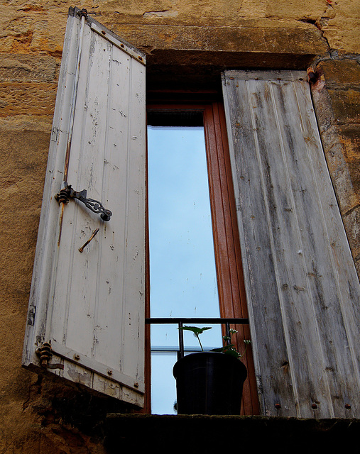 ... volets à Sarlat ...