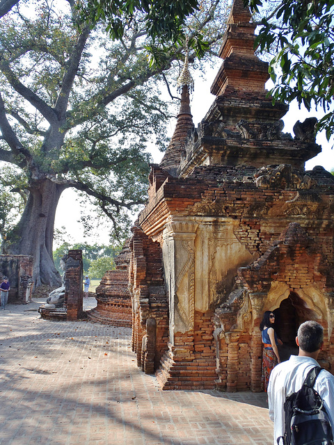 Yadana Hsimi Pagodas