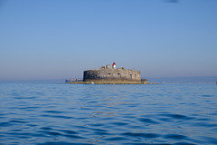 Cherbourg, le fort militaire et le ciel bleu !