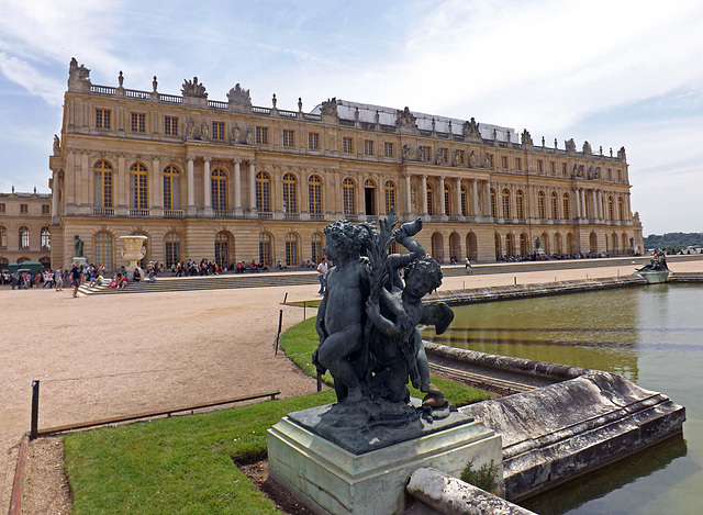 Child and Two Cupids Statue with the Palace of Versailles, June 2013