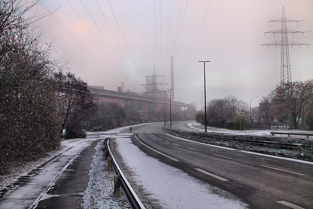 Alsumer Straße am Hochofenwerk Schwelgern (Duisburg-Marxloh) / 17.12.2022