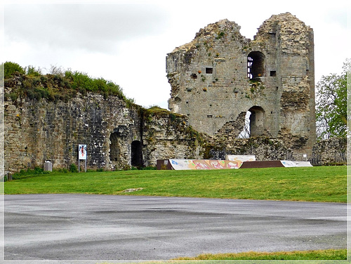 (Restes du Vieux-Château, place du Château (Hédé) - Vue générale des vestiges du château