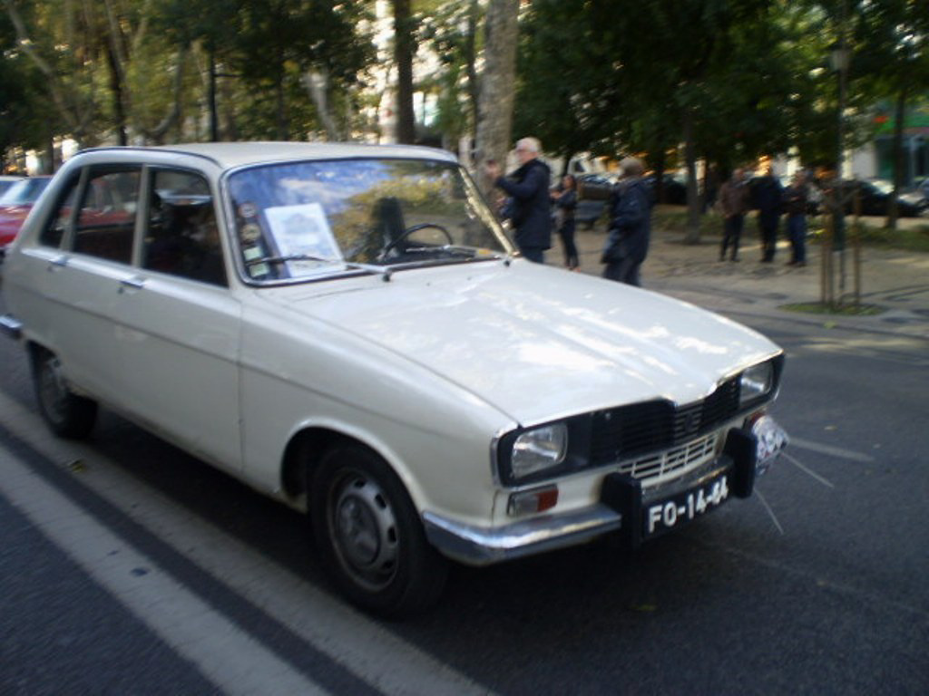 Renault 16 (1975).