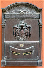 Una antica cassetta della posta trovata in una 'creuza de mä'  di Quinto