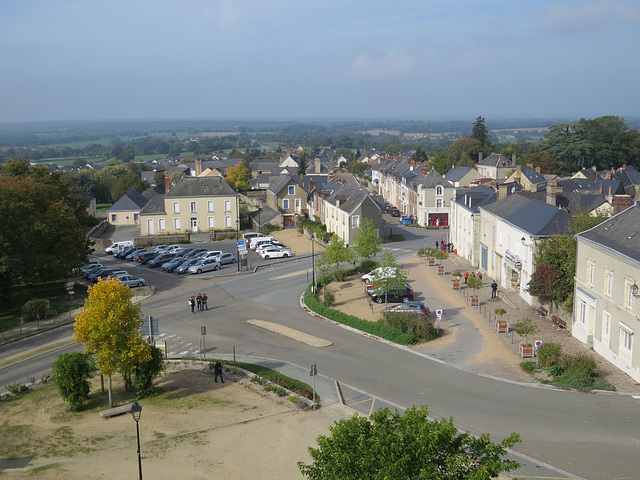 Sainte-Suzanne, 1.