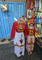 Costumes traditionnels de la région / Costumi tradizionali