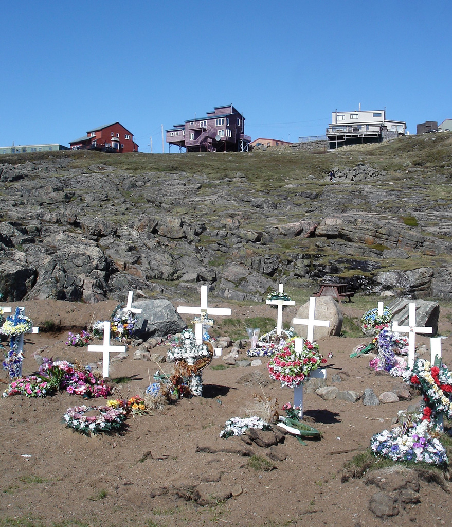 Cimetière Inuit / Inuit cemetery