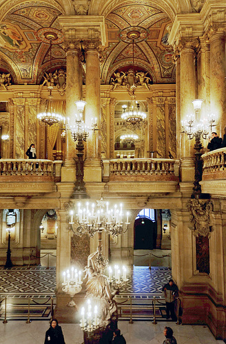 Le hall d'entrée et ses balcons