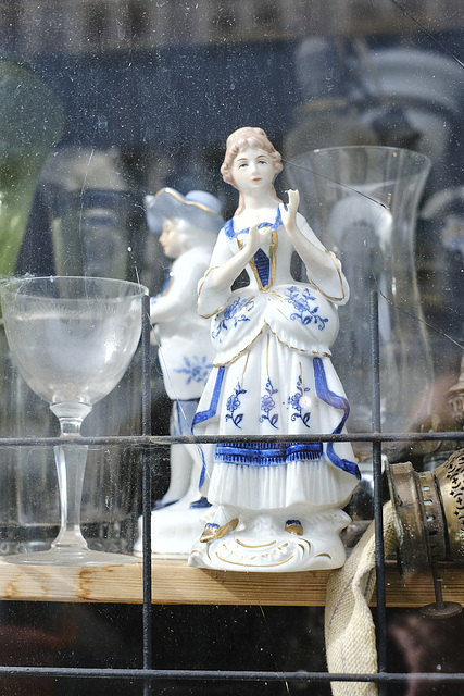 Bergen old wares shop window