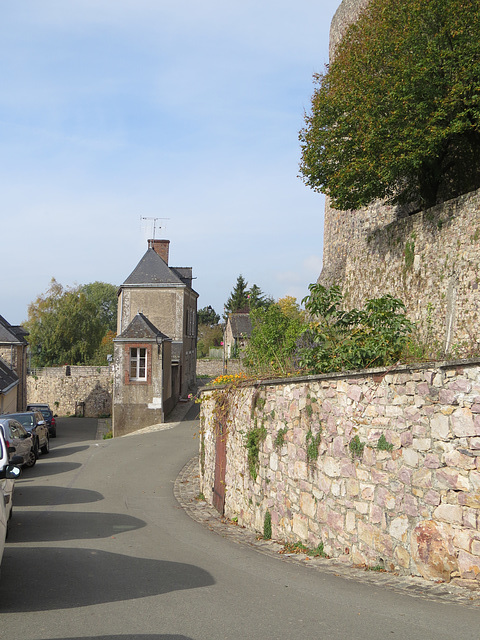 Sainte-Suzanne, 4.