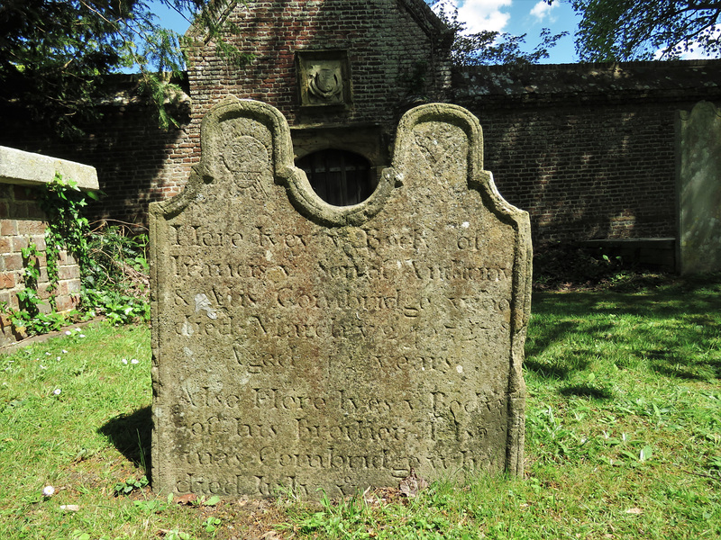 penshurst church, kent (5)skull and cross bones on c18 gravestone of francis gombridge , date perhaps 1727