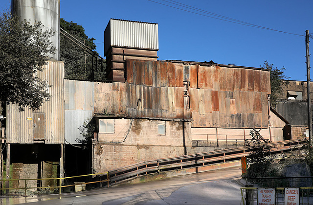 Corrugated quarry