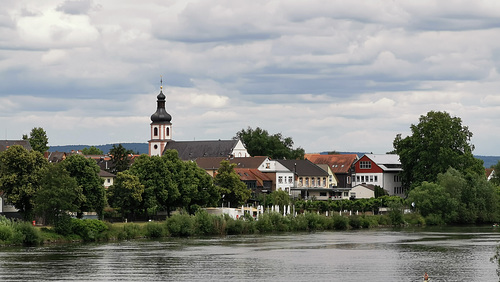 Mainpromenade Hanau-Großauheim - Jakobuskirche