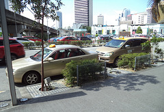 Deux taxis malaisiens en attente