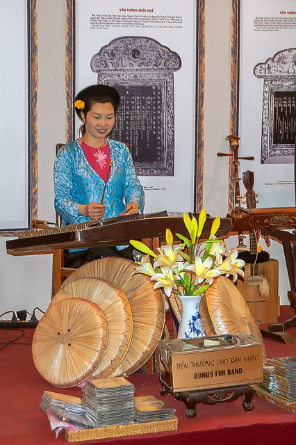 Playing the Dàn tranh zither