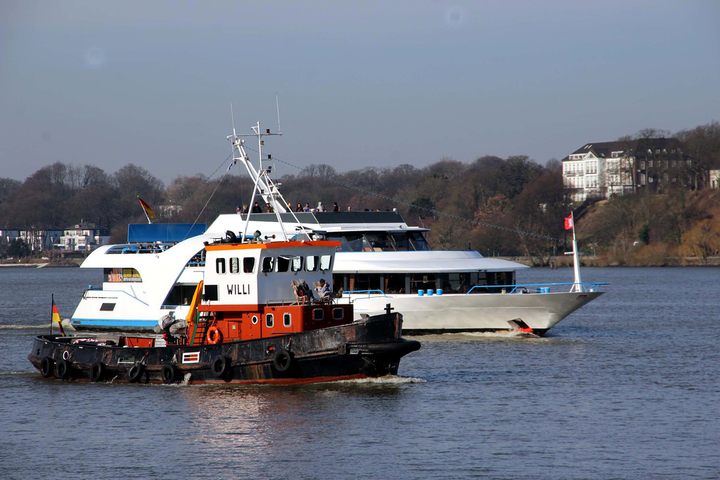 Schlepper WILLI  u. Hafenrundfahrt